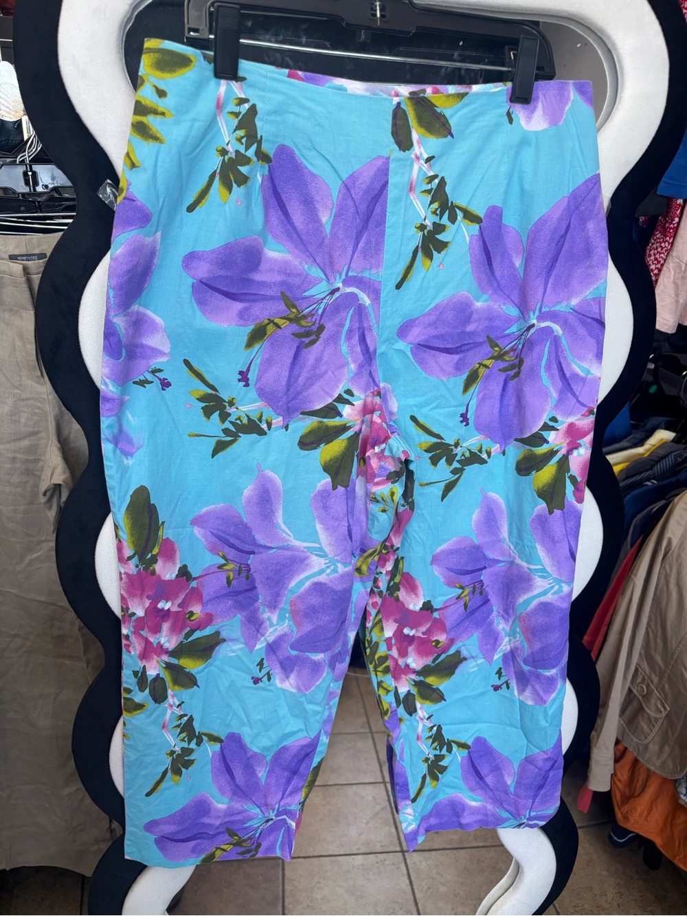 VINTAGE Y2K JohnPaulRichard Turquoise Capris with Purple Floral Print